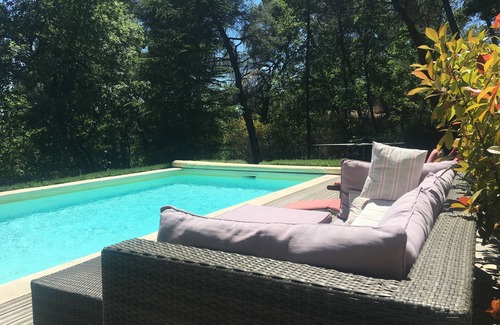 Pierrevert Villa | Villa with private pool in a quiet pine forest between Luberon and Verdon