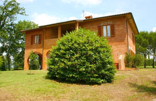 Santarello Villa | Villa with private pool and tennis court, in the hills between Lucignano and Sinalunga, on the borde