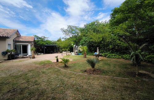 Gignac House | Villa with private pond and large plot close to the sea