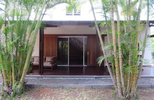 Etang Sale Les Bains Villa | Villa with garden and swimming pool in quiet dead end 5 minutes from the beach.