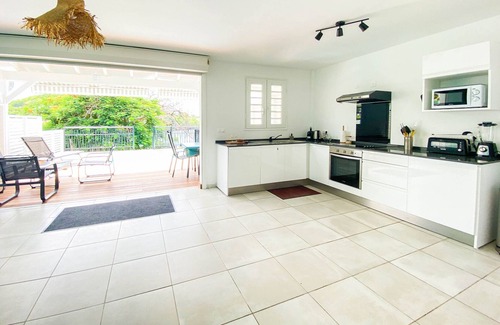 Le Robert Villa | Villa with sea view and private dock (MQRO11)
