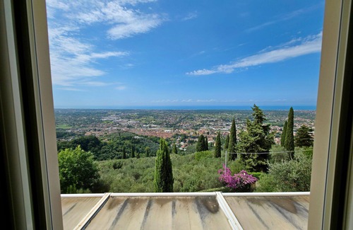 Pietrasanta Villa | Villa with sea view for 6 people