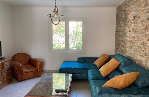 Laudun Villa | Villa with swimming pool near the aqueduct of Balouviere