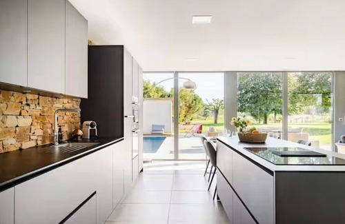 Sainte-Euphemie Villa | Villa with swimming pool, landscaped park 15mn from Bird Park 🐦