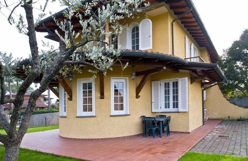 Piano di Mommio Villa | Villa with swimming pool/garden in Piano di Mommio - Free Wi-FI