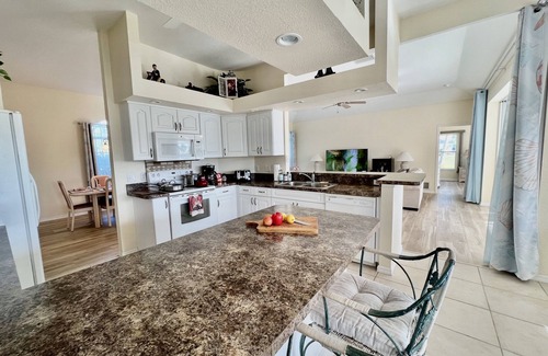 Broadmoor Villa | Villa with swimming pool & spa - Poolside Grill, Family-friendly, Water-view