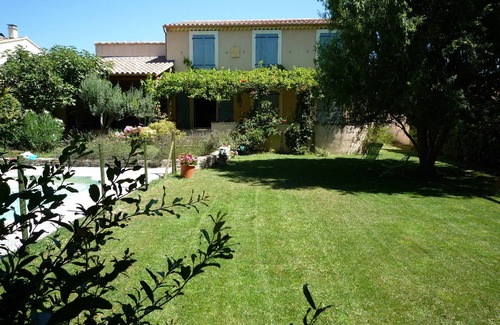 Velleron Villa | Villa with swimming pool in small provencal village near l'isle sur la sorgue