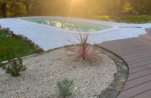 Quimper Villa | Villa with swimming pool beach road