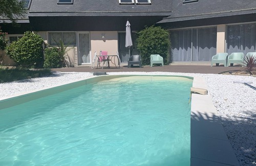 Quimper Villa | Villa with swimming pool beach road