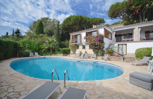 Aiguablava House | Villa with swimming pool for rent in Begur, Casa de Campo