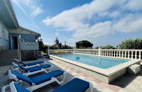 Pau Villa | Villa with swimming pool