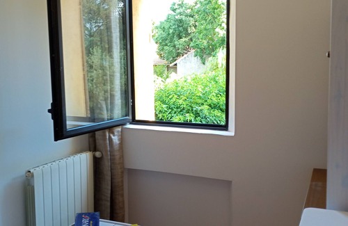 Toulon Villa | Villa with swimming pool, town center at 5', beaches at 10'.