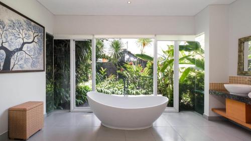 Pererenan Villa | Villa Yenian by Villa Finder