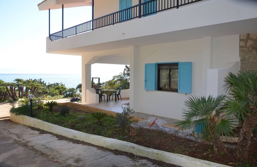 Zarbo di Mare House | VILLA ZARBO DI MARE ON THE ROCKS GROUND FLOOR