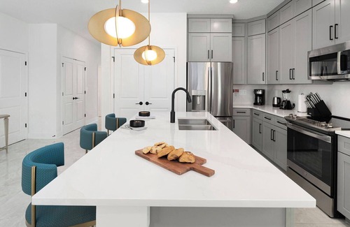 Florida Center House | Villa Zen | Cozy New Home w/Huge LR/DR, Candy Themed BR & PVT Pool - Near Parks