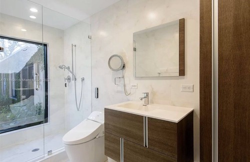 Seybold House | Villa Zen Miami Gated Luxury Home w/Pool Sleeps 8