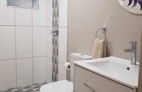 Old Place Apartment | VillaChé with garden aspect and views to Lagoon