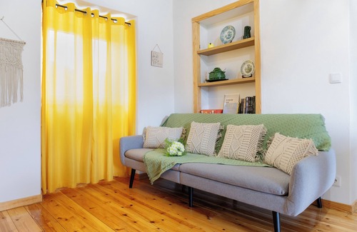 Lousa Cottage | Villae Ceira e Serra-Charming Rustic Family House with Pool near Serra da Lousa