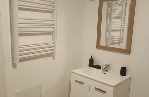 Jujurieux Apartment | Village aux 13 château