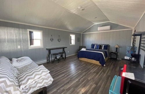Whitehall House | village Cabin number 3 sleeps 4