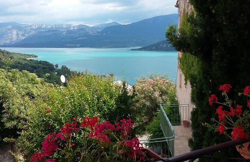 Sainte-Croix-du-Verdon House | Village house with lake view