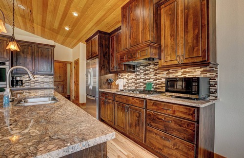 Estes Park House | Village Green Mountain Getaway - Best Amenities