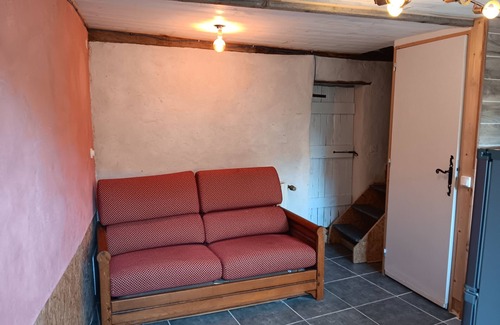 Saint-Andre-de-Rosans House | Village house with terrace on pedestrian lane. Cluniac village.