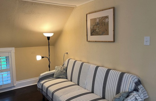 Montgomery Apartment | Village Hideaway
