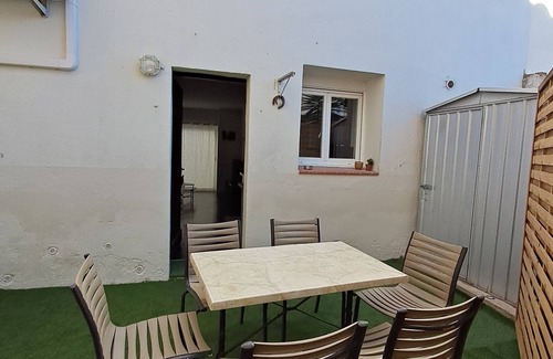 Corneilla-del-Vercol Villa | Village house with courtyard 10 minutes from the beach