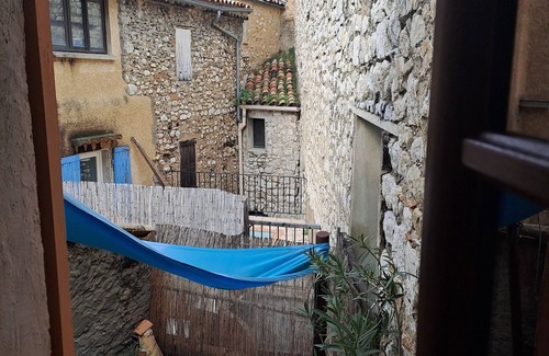 Buis-les-Baronnies House | Village house with terrace in historic center
