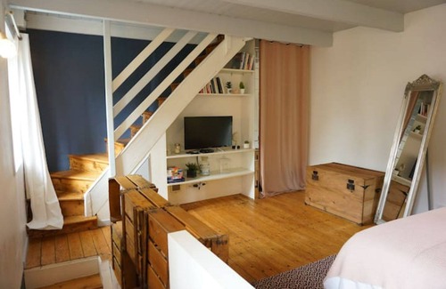 Guimiliau House | Village house between land and sea