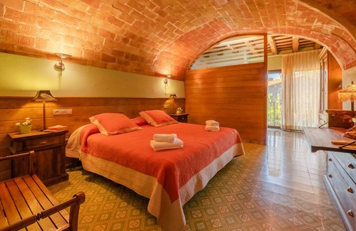 Espolla House | Village house between the walls of the old Espolla Castle. 5 rooms