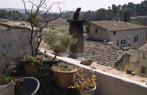 Peypin-d'Aigues House | Village House in a Hamlet