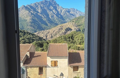 Olmi Cappella House | Village house in the heart of the mountains