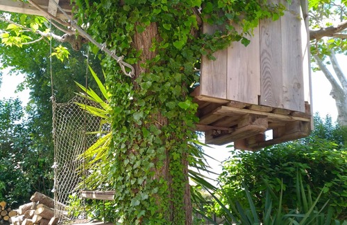 Caveirac House | Village house near Nîmes, swimming pool, treehouse, trampo, Clim, plancha