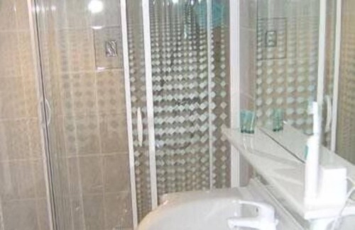 Sainte-Colombe-sur-Guette House | Village house on 3 levels comfortable, good benefits