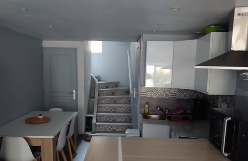 Caderousse House | Village house with air conditioning 57 m2 + courtyard with barbecue