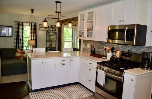 Warren House | VILLAGE HOUSE WITH COVERED BRIDGE VIEW