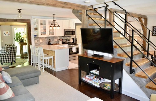 Warren House | VILLAGE HOUSE WITH COVERED BRIDGE VIEW