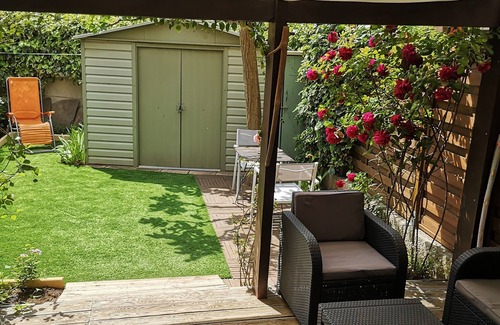 Portiragnes House | Village house with beautiful outdoor space, 5 min from the beach.