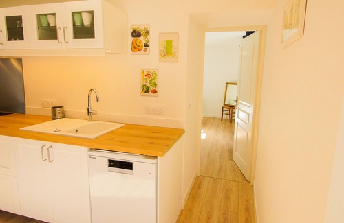 Roquesteron Apartment | Village house with garden, between River and Mountain