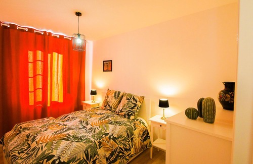 Roquesteron Apartment | Village house with garden, between River and Mountain