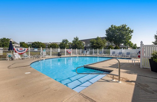 Rehoboth Beach Apartment | Villas at Bay Crossing retreat with pool & balcony - near beaches, shops, & golf