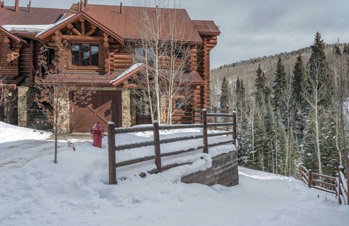 Mountain Village Cabin | Villas At Tristant 137 by Avantstay Ski In/Ski Out Home w/Panoramic Views & Hot Tub