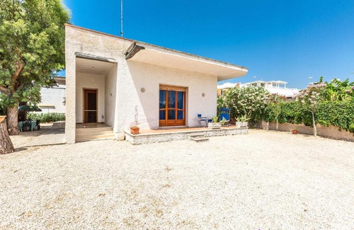 Torre Lapillo House | Villetta Dany by BarbarHouse