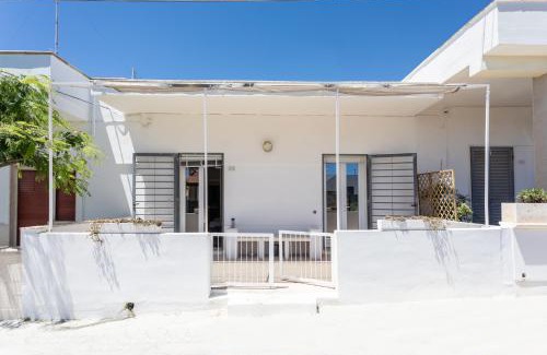 Posto Rosso House | Villetta Mary vista mare, by Apulia home