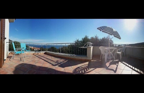 Cala Gonone House | Villetta Vicino al Mare - Primo Piano - 2-4 Posti Letto IUN Q3564