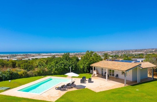 Scicli Villa | Villino Malva Large Private Pool, A/C, WiFi