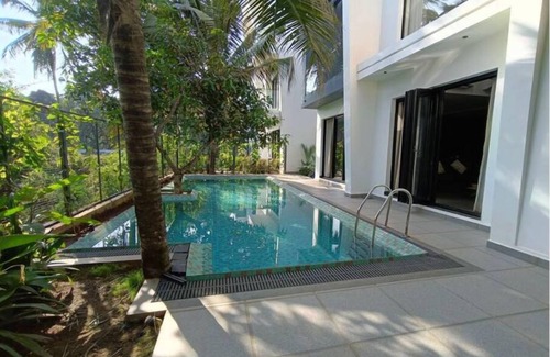 Nagoa Villa | Vilmaris 4 BHK Luxury Villa in Saligao, GOA