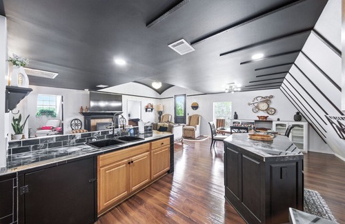 Brushy Creek House | Vincent's Luxury stay- 3-bedroom house in Cedar Park. Private secluded area.